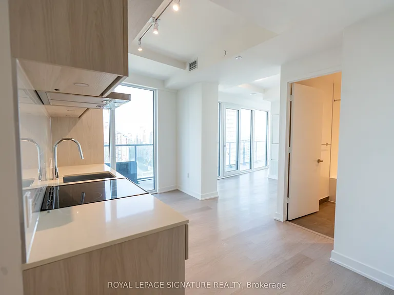 448 Burnhamthorpe Rd W #1807 — Photo 3