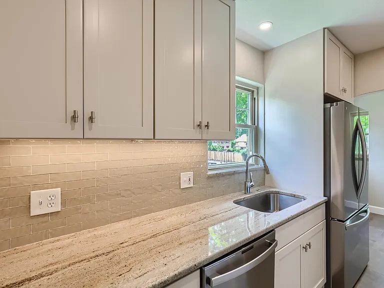 5200 E 16th Ave — Photo 5