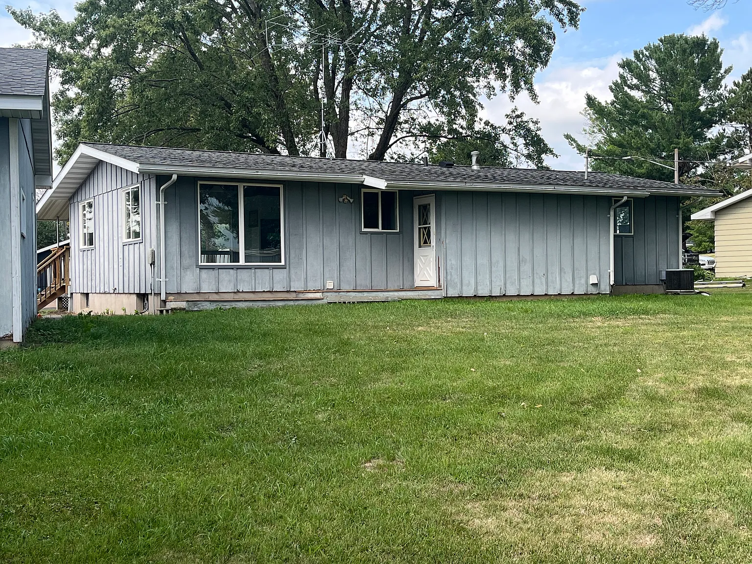 4 bed, 1075 sqft, $1,900 — Photo 2