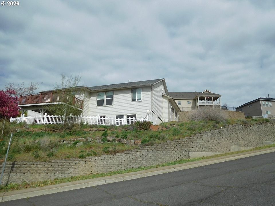 1st image of 815 N Main St