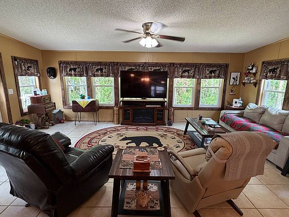 5th image of 8 Green Forest Dr