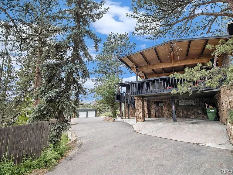 28433 Kinnikinnick Rd #UPPER — Photo 19