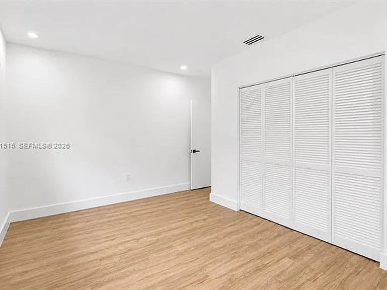 8819 Dickens Ave #8819 — Photo 20