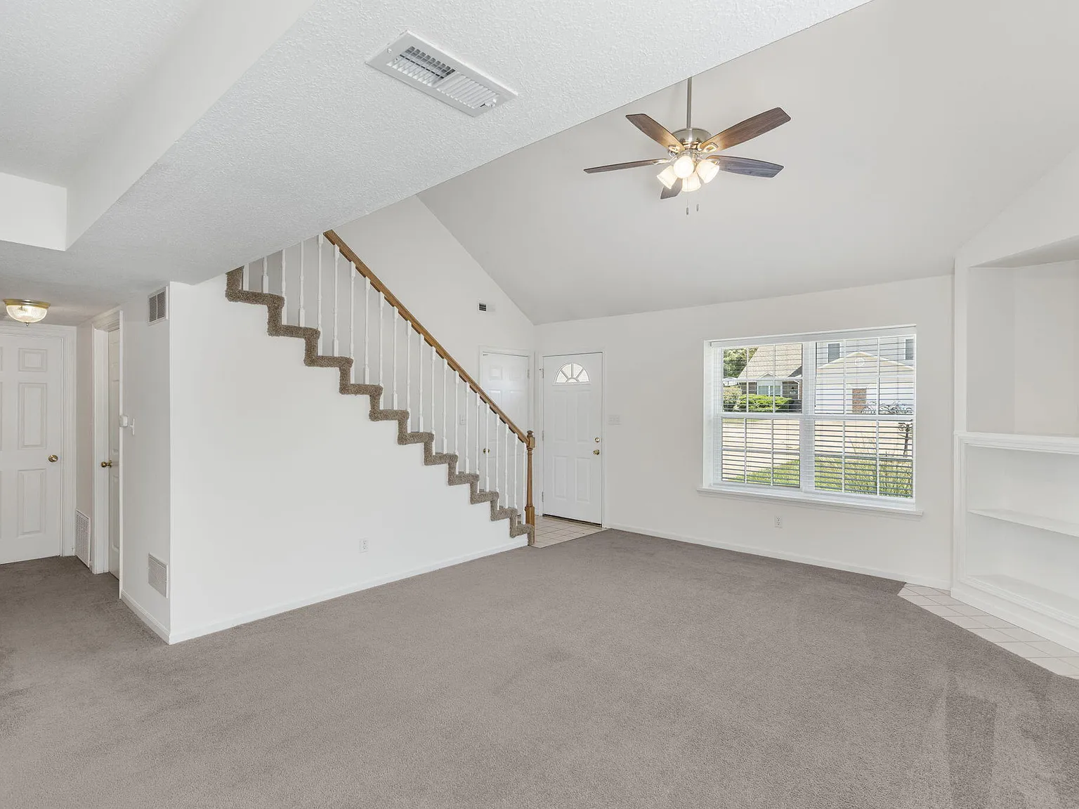 3 bed, 2.0 bath, 1700 sqft, $1,550 — Photo 2