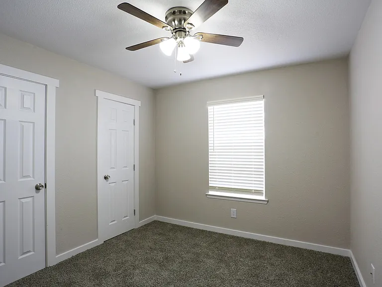 Emerald Lane — Photo 12