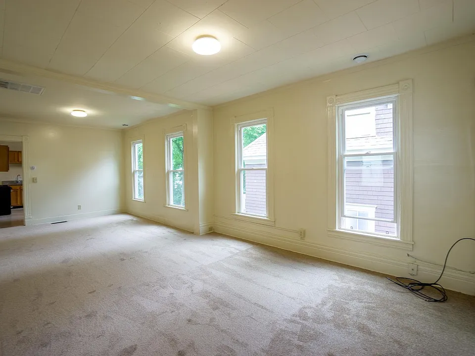 107 Trinity Pl #2