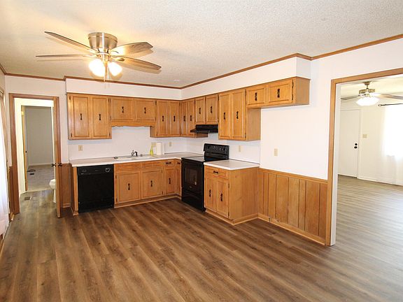 3rd image of 801 N Briarwood Dr