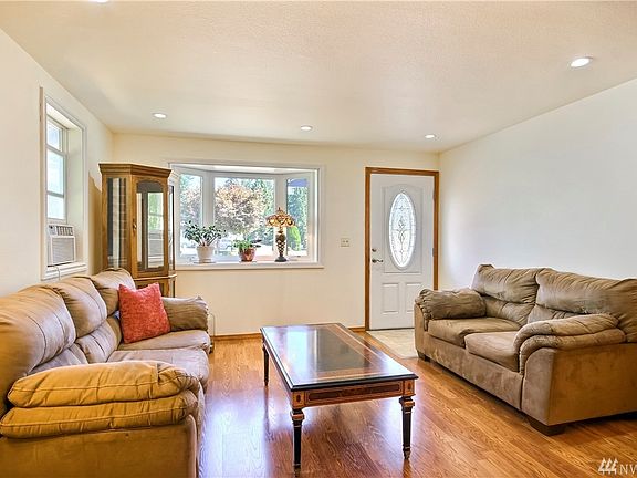 5th image of 32811 Hyde Ave