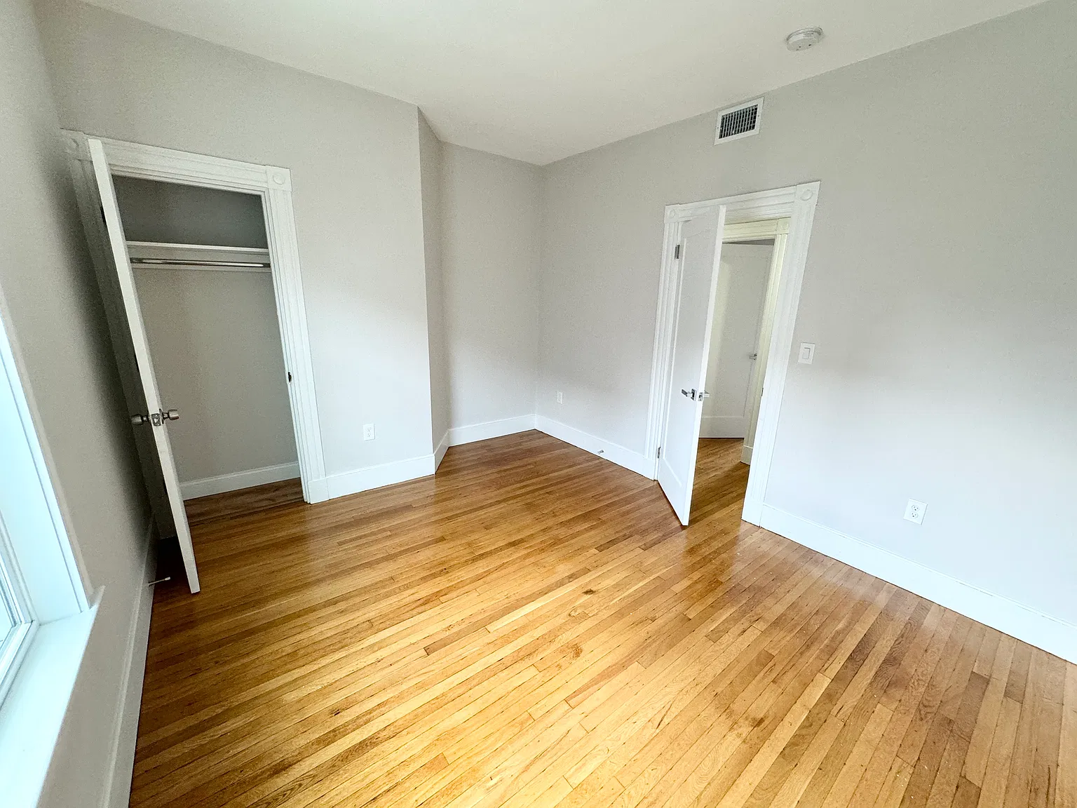 4 bed, 1.5 bath, 1500 sqft, $3,800 — Photo 2