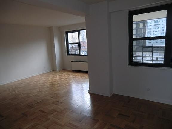 4th image of 303 E 86th St