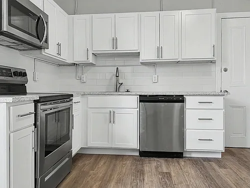 105 E Chestnut St Photo 1