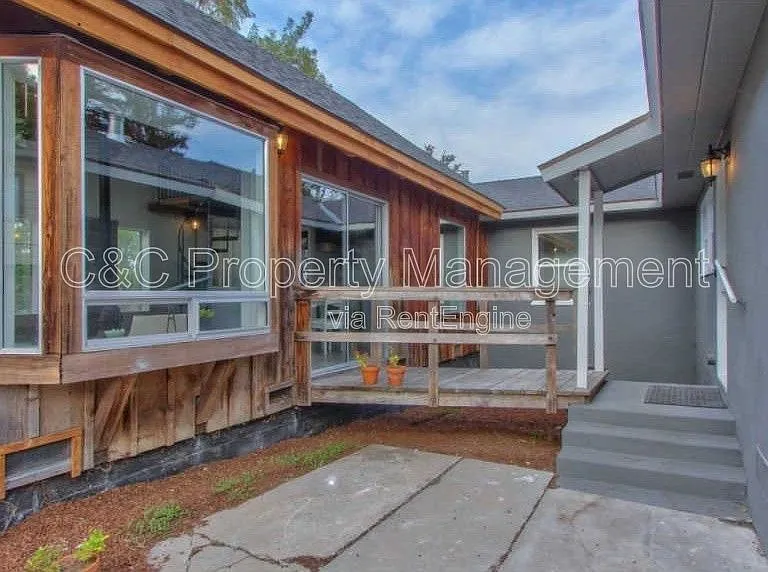 1420 Munras Ave #B — Photo 13