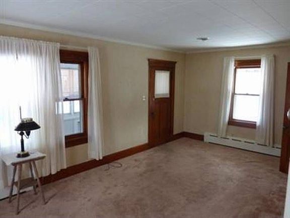 3rd image of 610 Jackson Dr