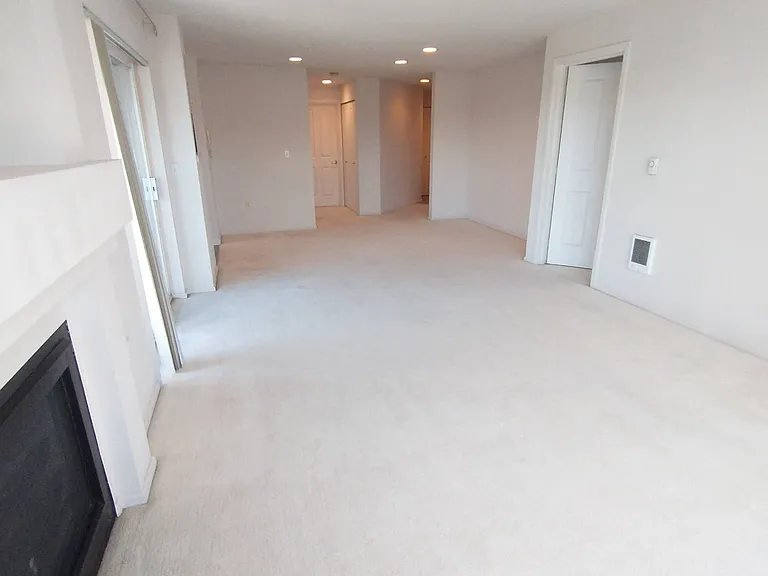 4343 Roosevelt Way NE #402 — Photo 5