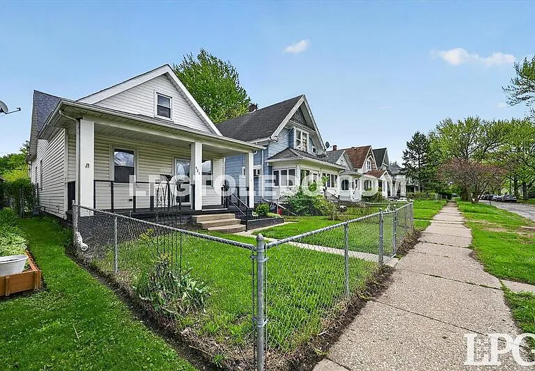 921 Berry St — Photo 5