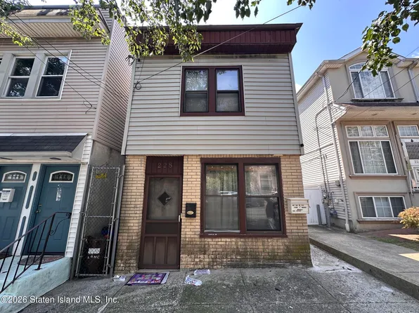 228 Sand Ln, Staten Island, NY 10305