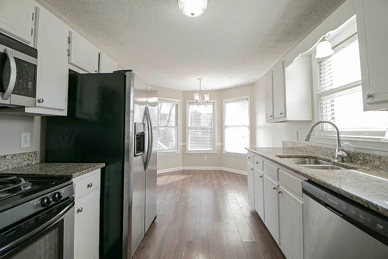 4 bed, 2.5 bath, 2506 sqft, $2,395 — Photo 4
