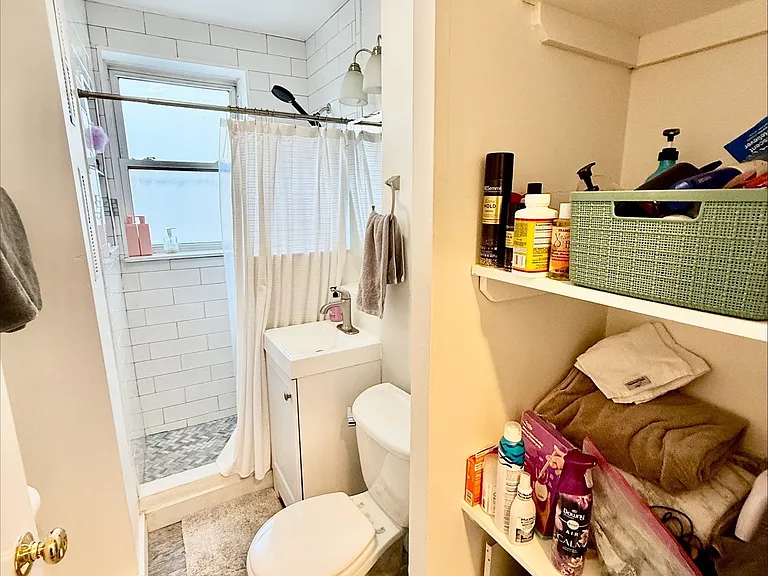 212 Hanover St #2 — Photo 15