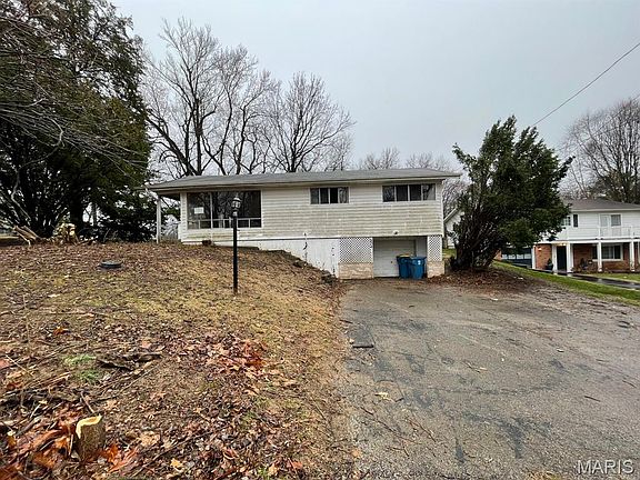 2nd image of 804 Oran St