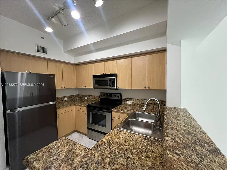 2961 NE 185th St #1601 — Photo 5