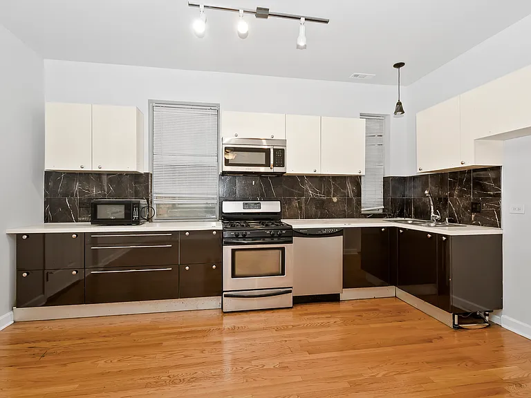 3700-3706 W Cermak Rd — Photo 18