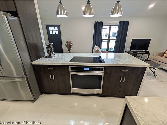 5th image of 3102 Divot Rd