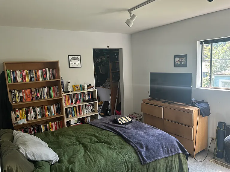 16th Ave NE — Photo 9