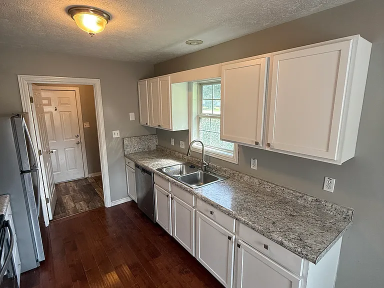 312 Country Ct — Photo 3