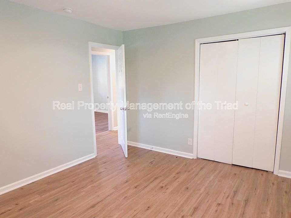 1st image of 3016 Myra St