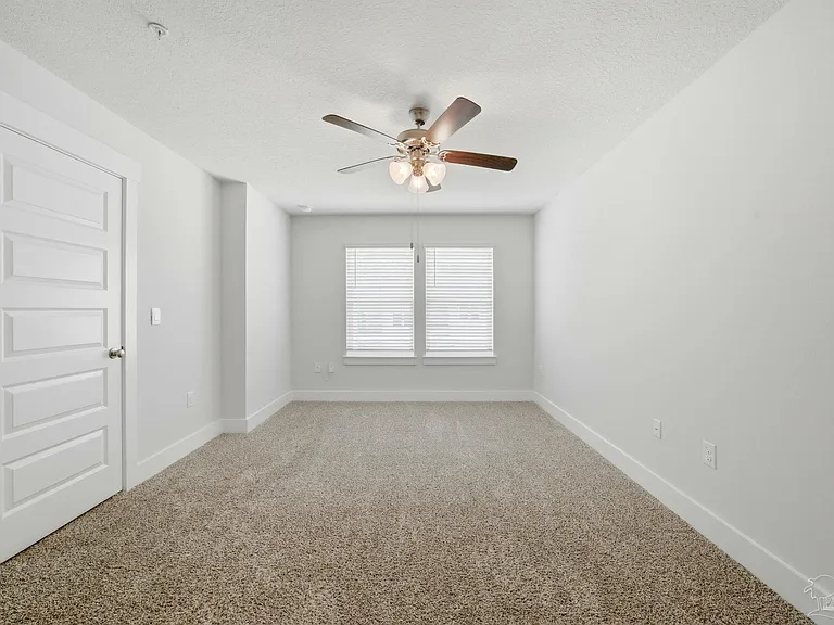 9422 Nature Creek Ln — Photo 10