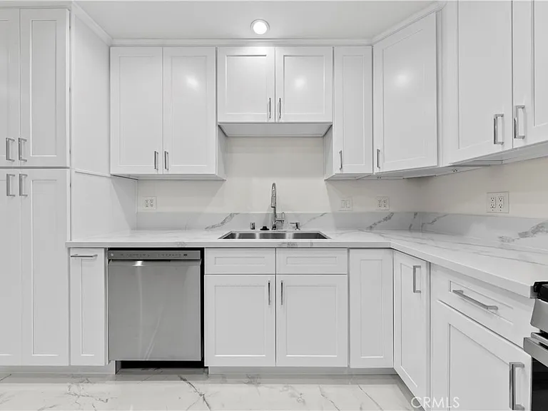8832 Odessa Ave — Photo 7