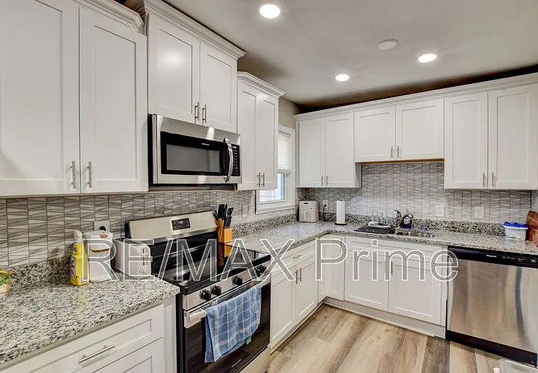 2 Clover St — Photo 5