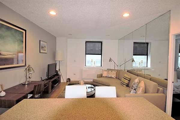 Rented by Global Realty Opportunities | media 36