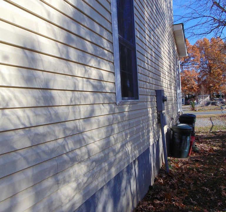 2nd image of 415 Bancroft Ave