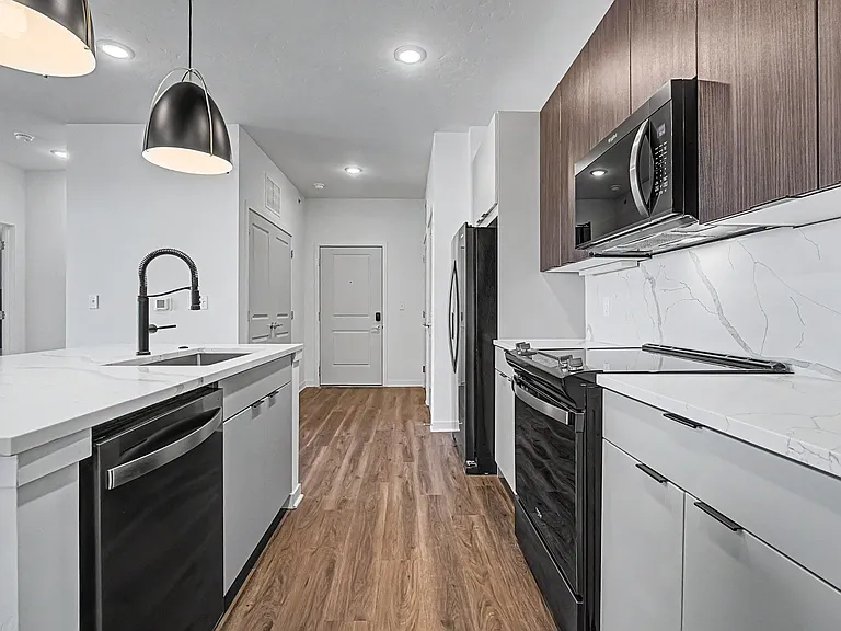 The Logan Luxury Apartments — Photo 15