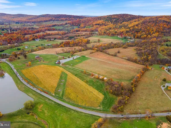Charles Town Pike, Hillsboro, VA 20132