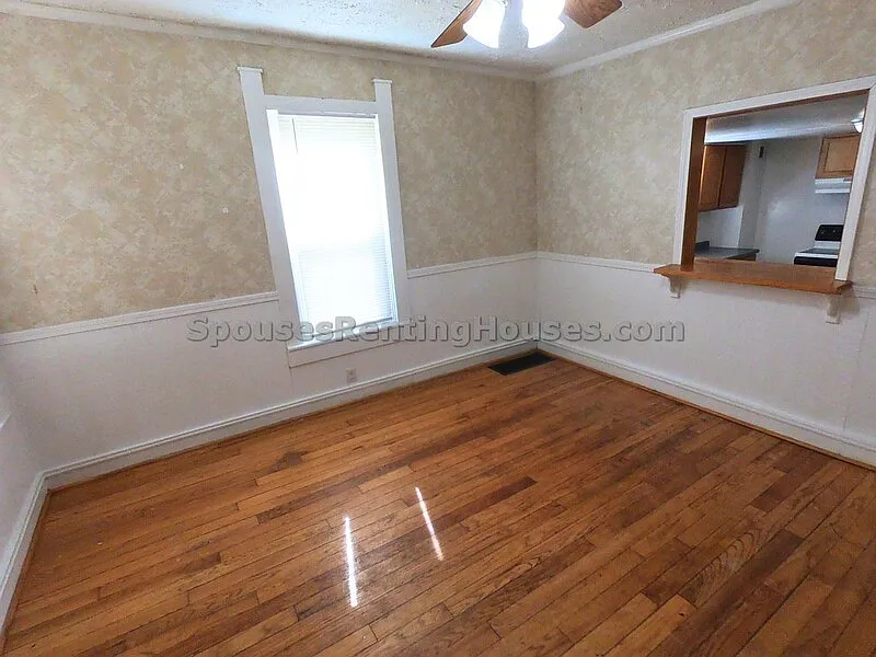 2 bed, 1.0 bath, $975 — Photo 4