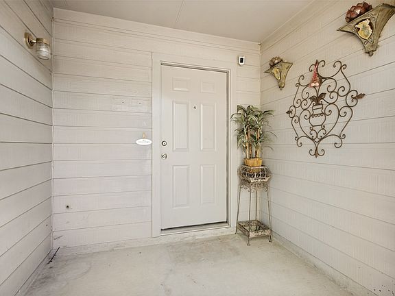 3rd image of 2228 Overlook Ln