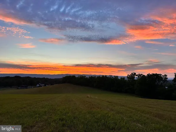9 Sandy Hook Rd, Strasburg, VA 22657
