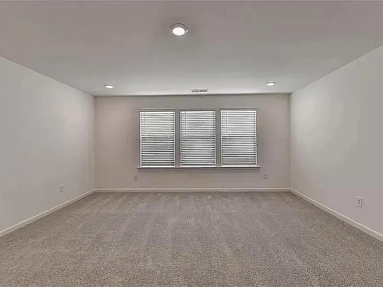 152 Mission Blvd — Photo 9