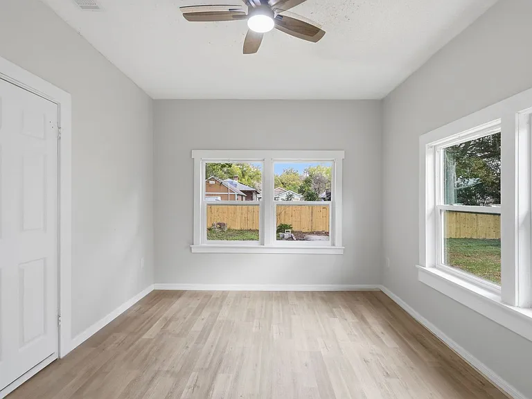 727 Wood St — Photo 10