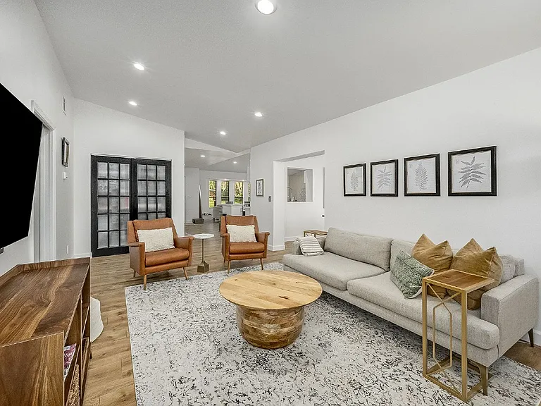 938 Pembroke Ave NE — Photo 44