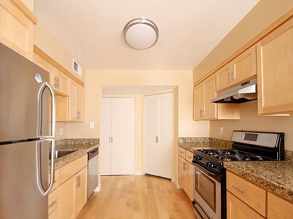 3rd image of 120 E Creek Dr APT 14A