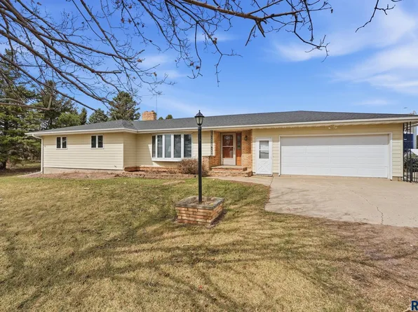 515 151st St, Luverne, MN 56156