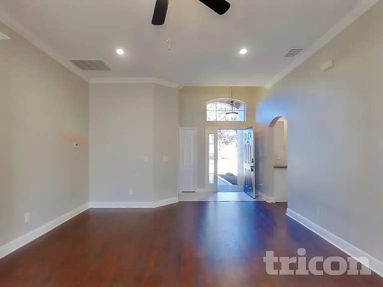 15206 Markham Dr — Photo 3