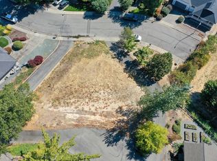764 NE Dewey Dr, Grants Pass, OR 97526