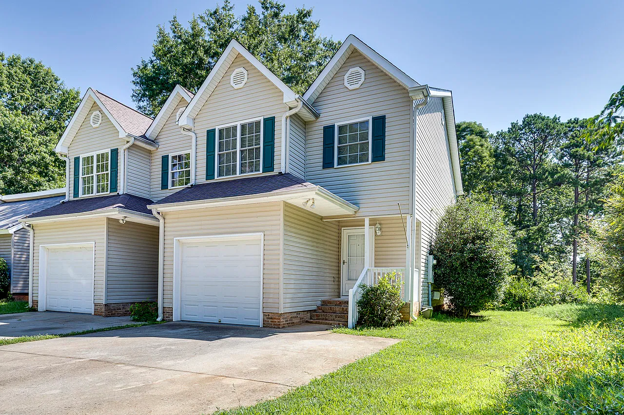 3 bed, 2.5 bath, 1286 sqft, $1,650 — Photo 1