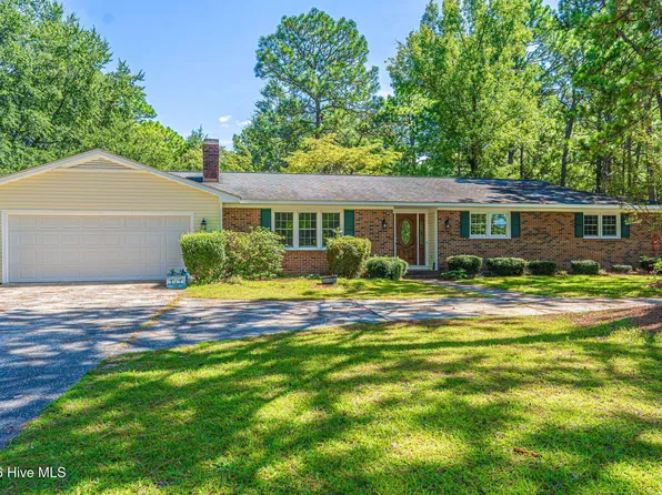 300 Midlothian Drive, Southern Pines, NC 28387