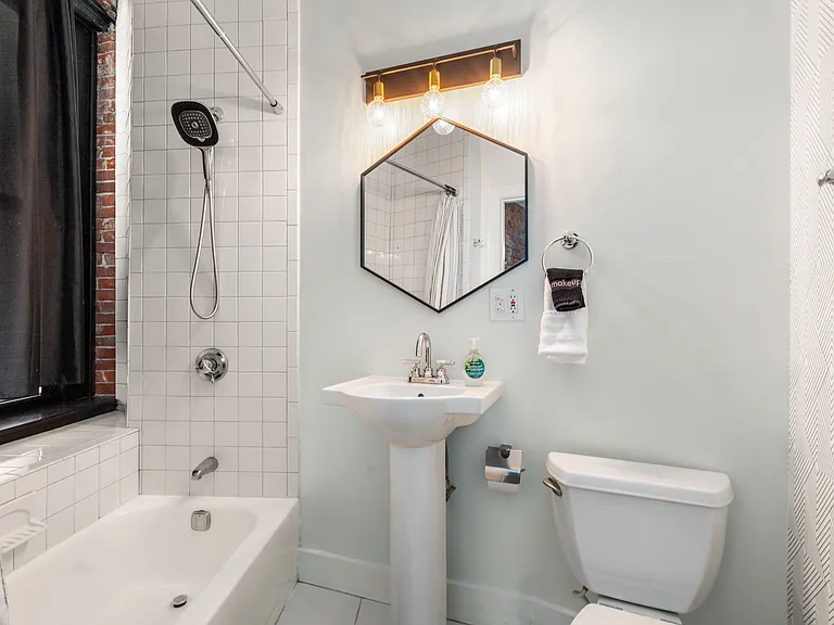 19 Stanhope St #1B — Photo 26
