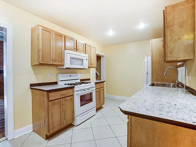 513 Thornton St — Photo 7